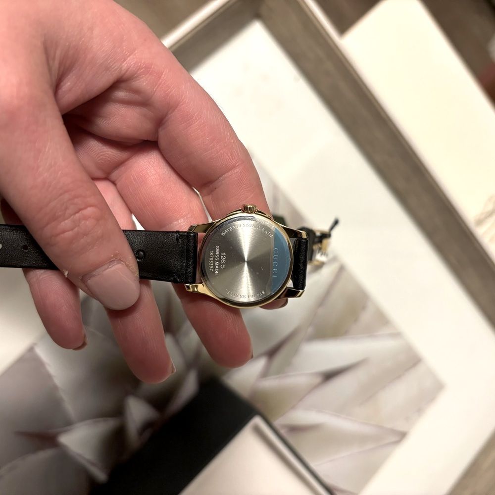 Women’s Gucci watch - Picture 1 of 5